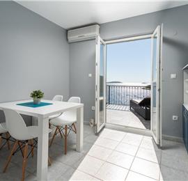 2 Bedroom Apartment with Shared Pool in Uvala Ljubljeva nr Trogir, Sleeps 4-5